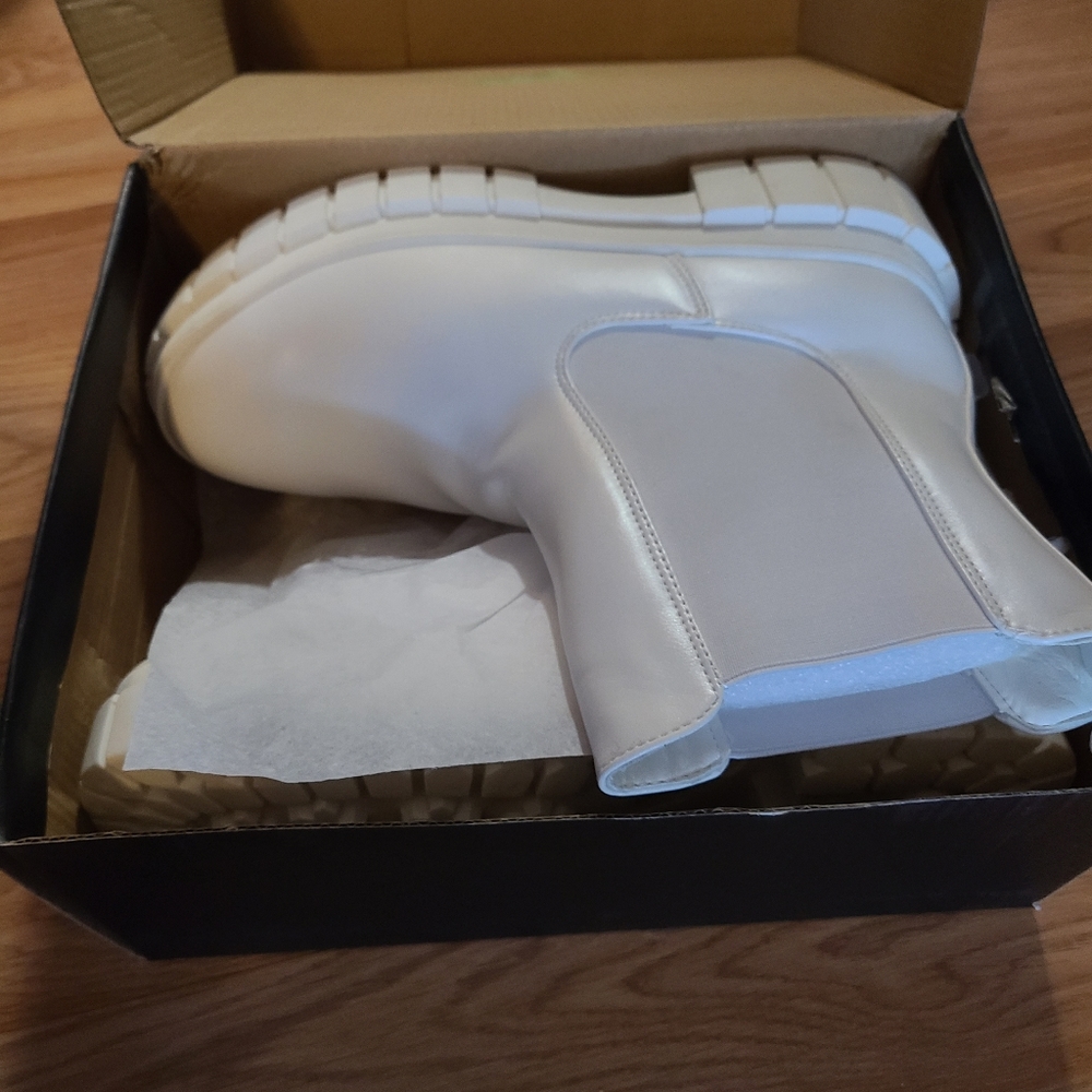 ๐ณ 2/$40 Ready Salted White Chunky Boots - size 11 - Picture 7 of 8